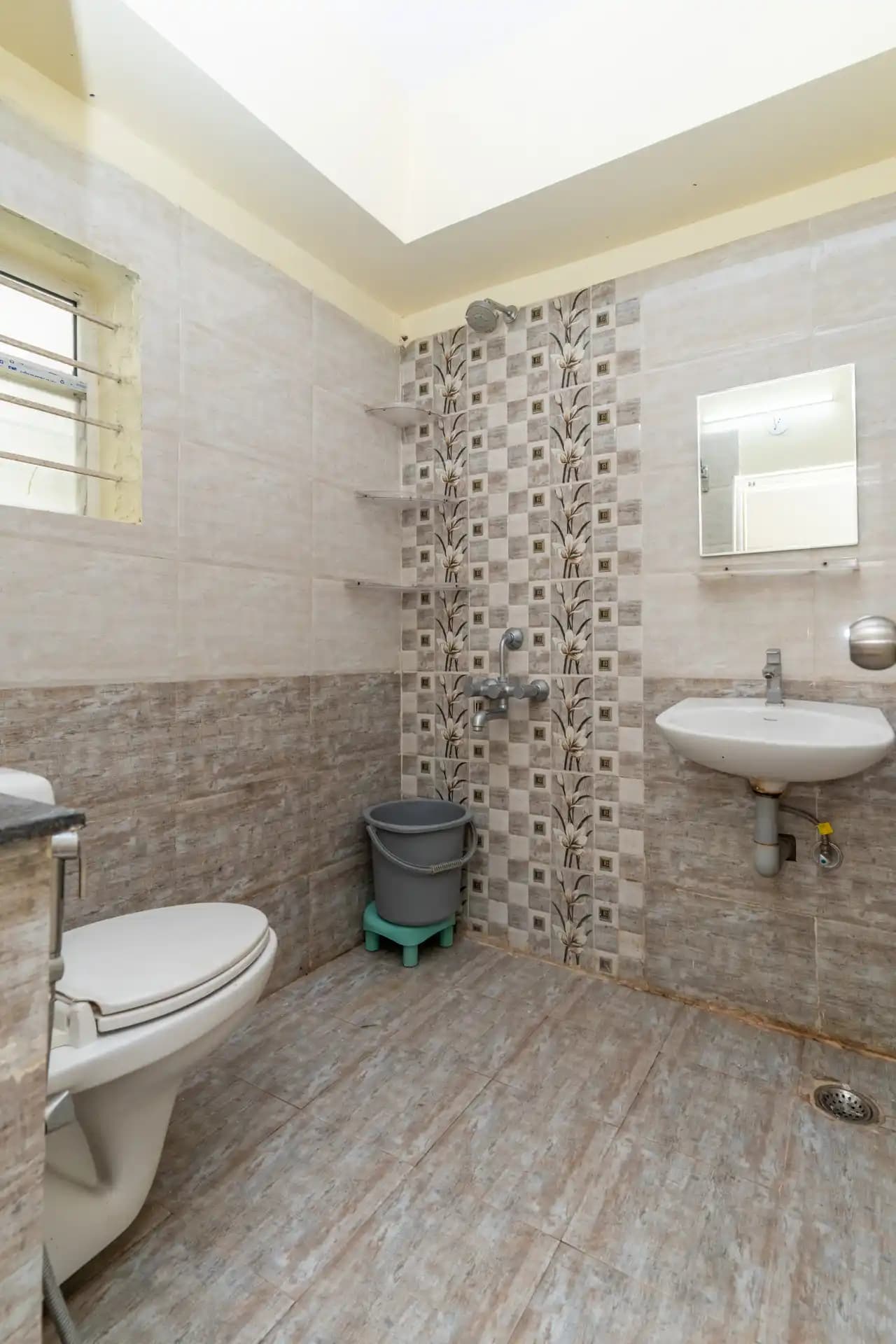 Millennial Moonstone, bathroom photograph 9, uploaded by the owner