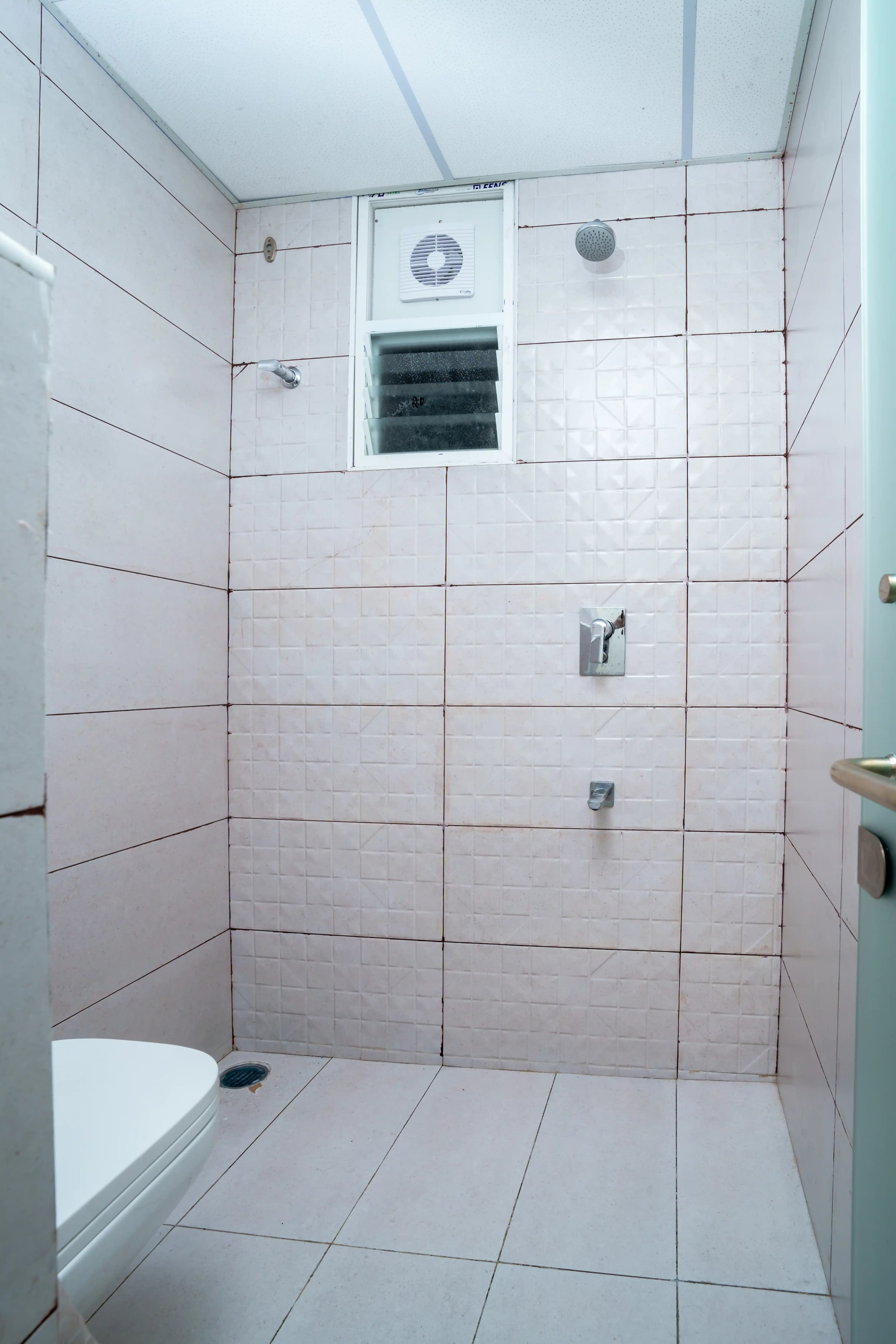 Millennial Sapphire, bathroom photograph 4, uploaded by the owner