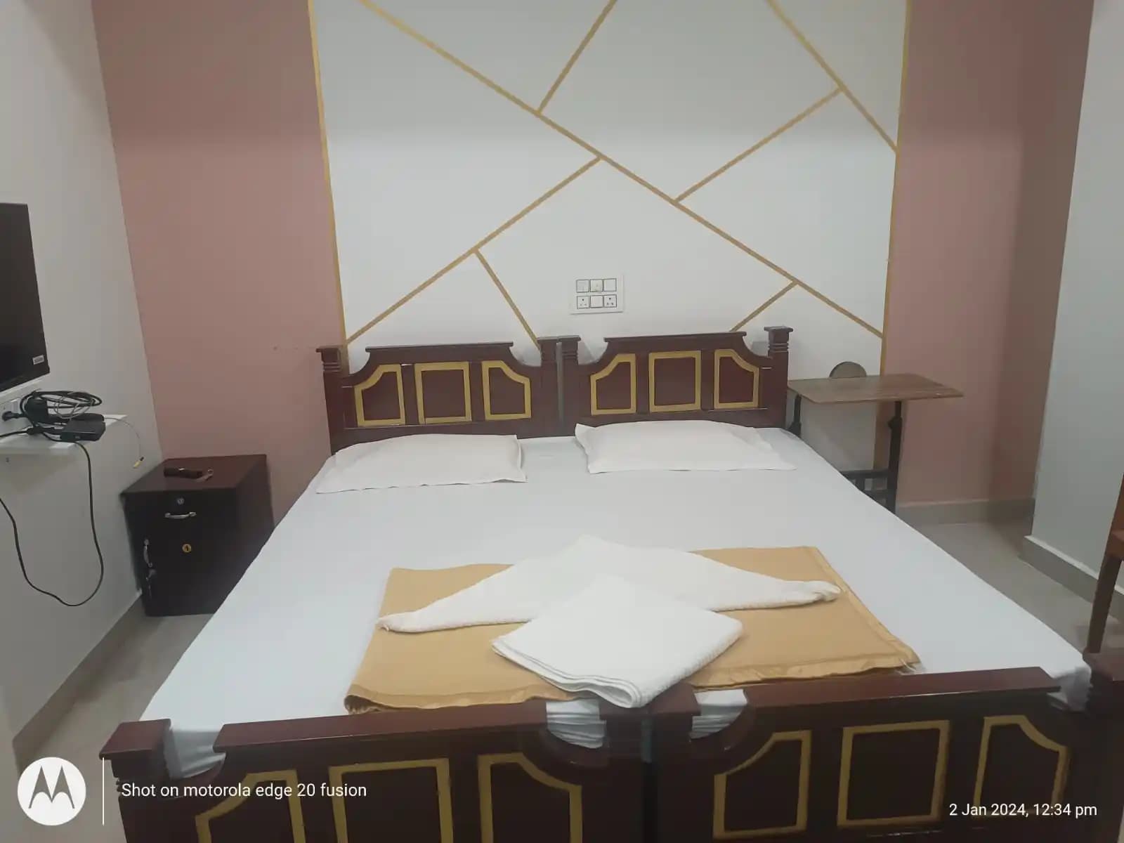Royal Comfort Inn, room photograph 1, uploaded by the owner
